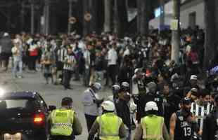 Torcida do Atltico movimenta ruas prximas ao Mineiro antes do jogo 