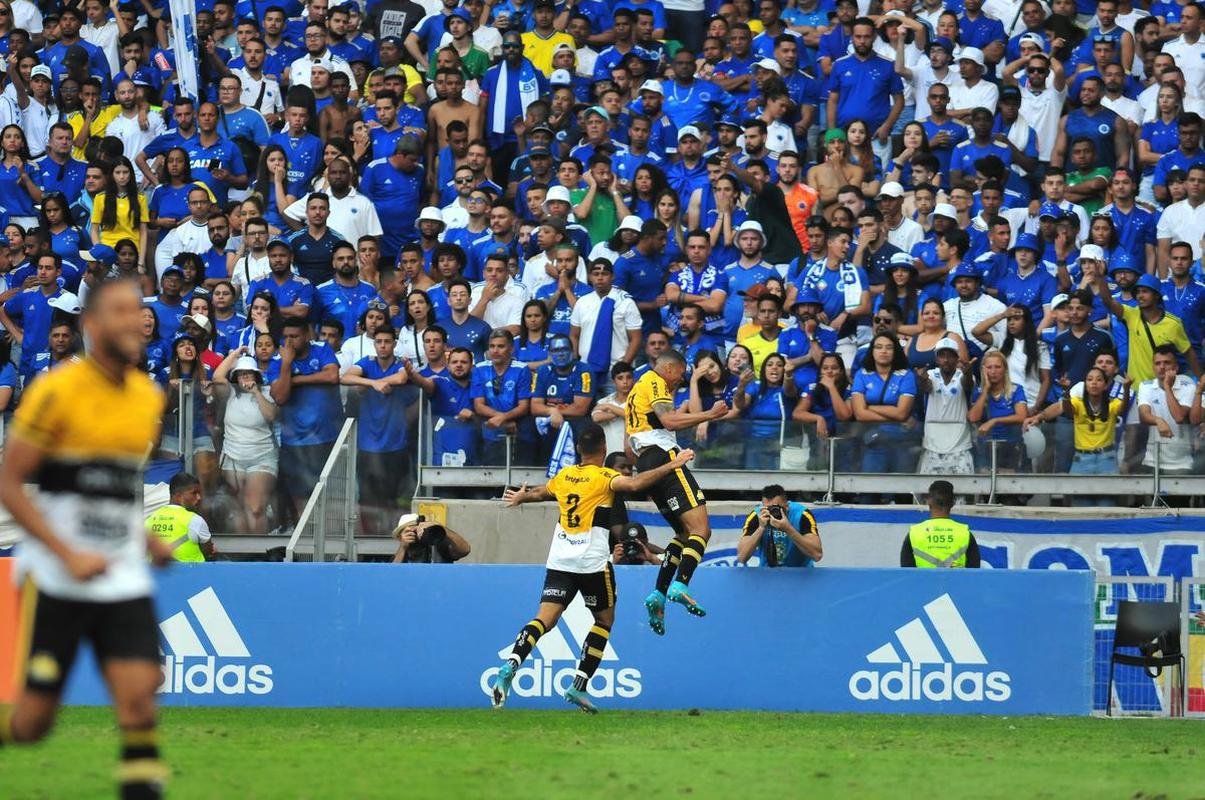 Fotos do jogo entre Cruzeiro e Cricima, neste domingo (4), no Mineiro, pela 28 rodada da Srie B