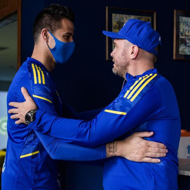 Mozart teve primeiro contato com jogadores do Cruzeiro nesta sexta-feira (11/06), na Toca da Raposa II