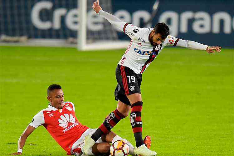 Flamengo se salva com pênalti no final, empata com São Paulo