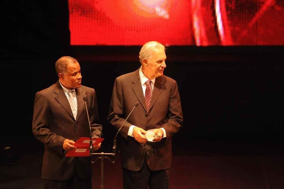 Carlos Alberto ao lado de Evaldo, no Trofu Tel Santana, em 2011
