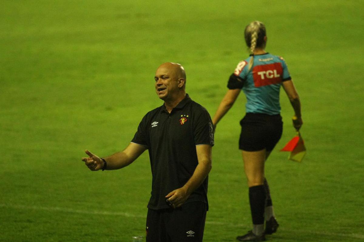 Equipes se enfrentaram no fechamento da rodada nesta segunda-feira na Ilha do Retiro
