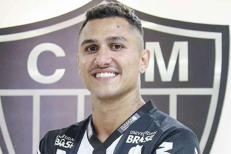 Meio-campista Vinicius assinou contrato com o Atltico at dezembro de 2020 e ser mais uma opo para o setor de criao alvinegro