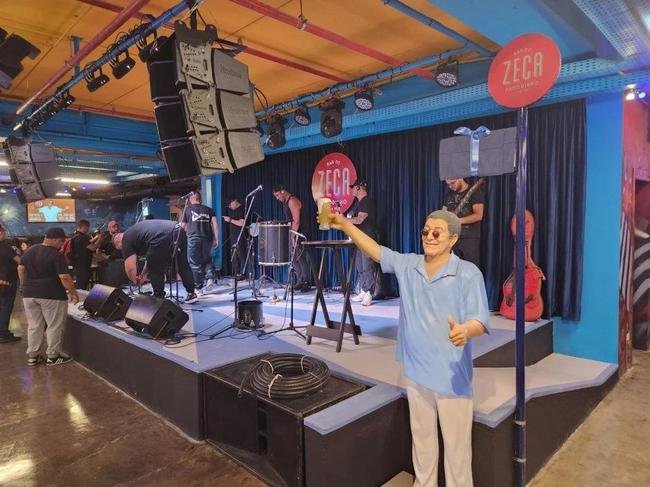 Zeca Pagodinho inaugura bar na Neo Qu�mica Arena