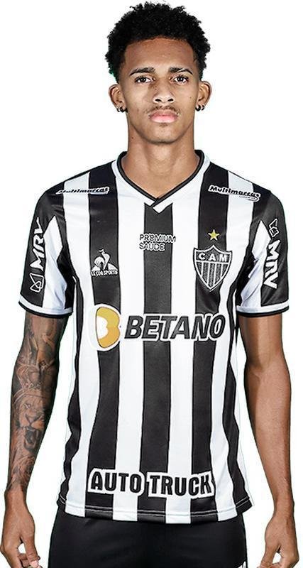 18 - Dylan (meio-campista)