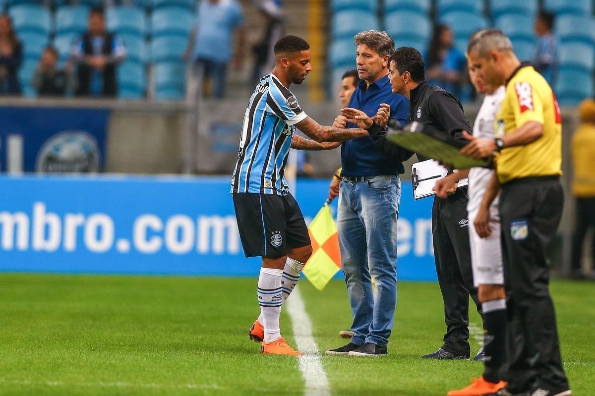 Grmio jogou melhor e conseguiu vitria por 2 a 0 sobre o Atltico na Arena, em Porto Alegre, pela 13 rodada do Campeonato Brasileiro