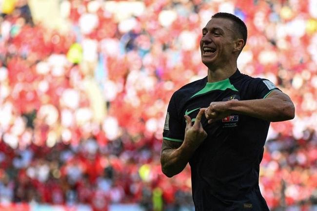 Mitchell Duke marcou o gol da Austrlia sobre a Tunsia em jogo pela segunda rodada do Grupo D da Copa do Mundo