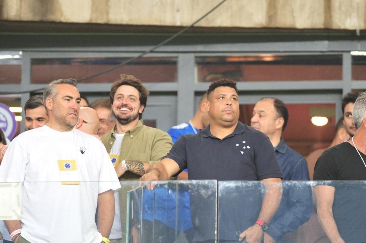 Festa da torcida do Cruzeiro no Mineiro diante do Vasco pela Srie B