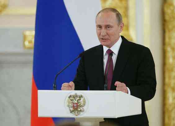Atletas russos so recepcionados pelo presidente Vladimir Putin