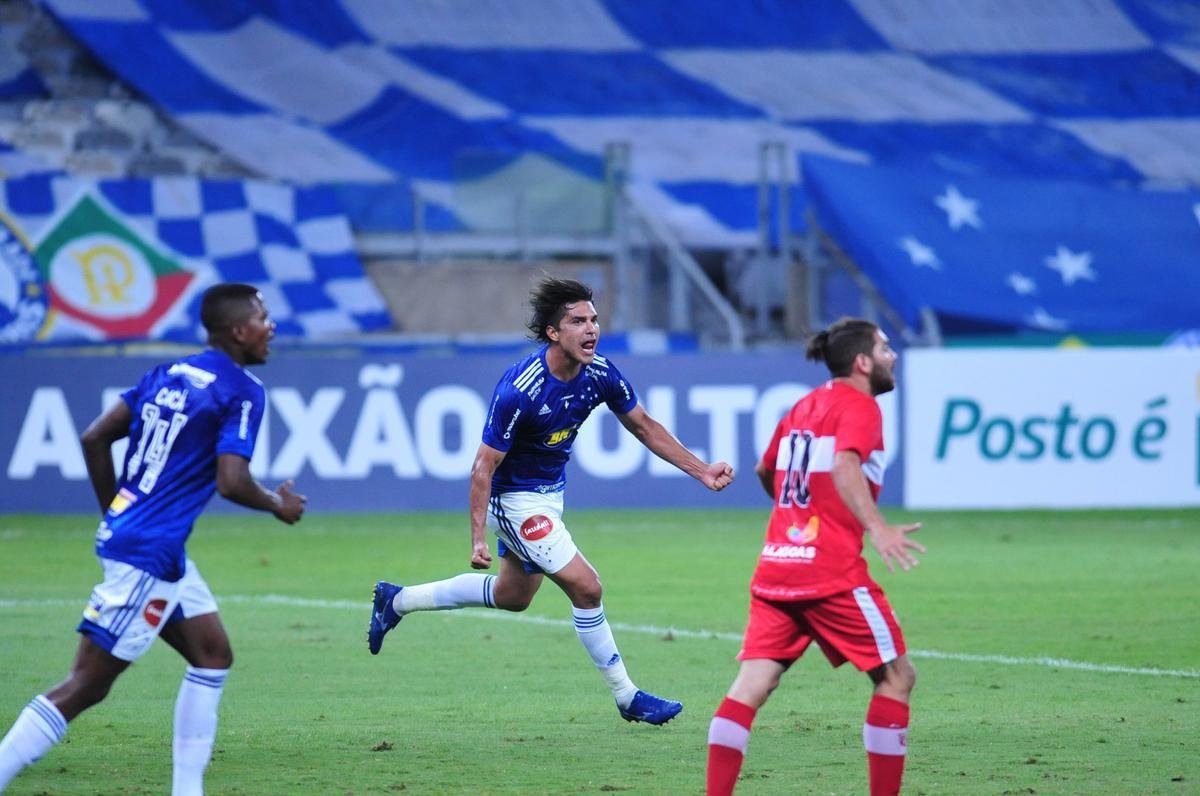 Fotos do duelo entre Cruzeiro e CRB, no Mineiro, em Belo Horizonte, pela oitava rodada da Srie B do Brasileiro