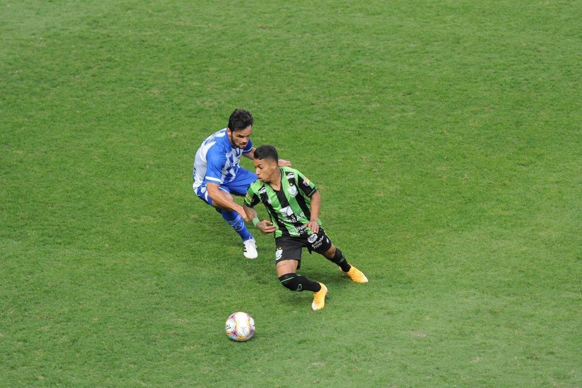 No segundo tempo, o CSA empatou com gol de cabea de Rodrigo Pimpo. Mas, logo depois, Amrica voltou  frente do placar, com gol do zagueiro Messias