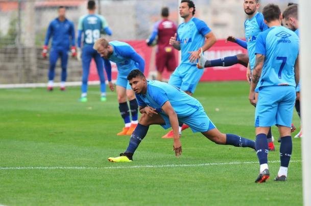 Cruzeiro iniciou preparao para clssico contra o Atltico com reservas em campo na Toca da Raposa II