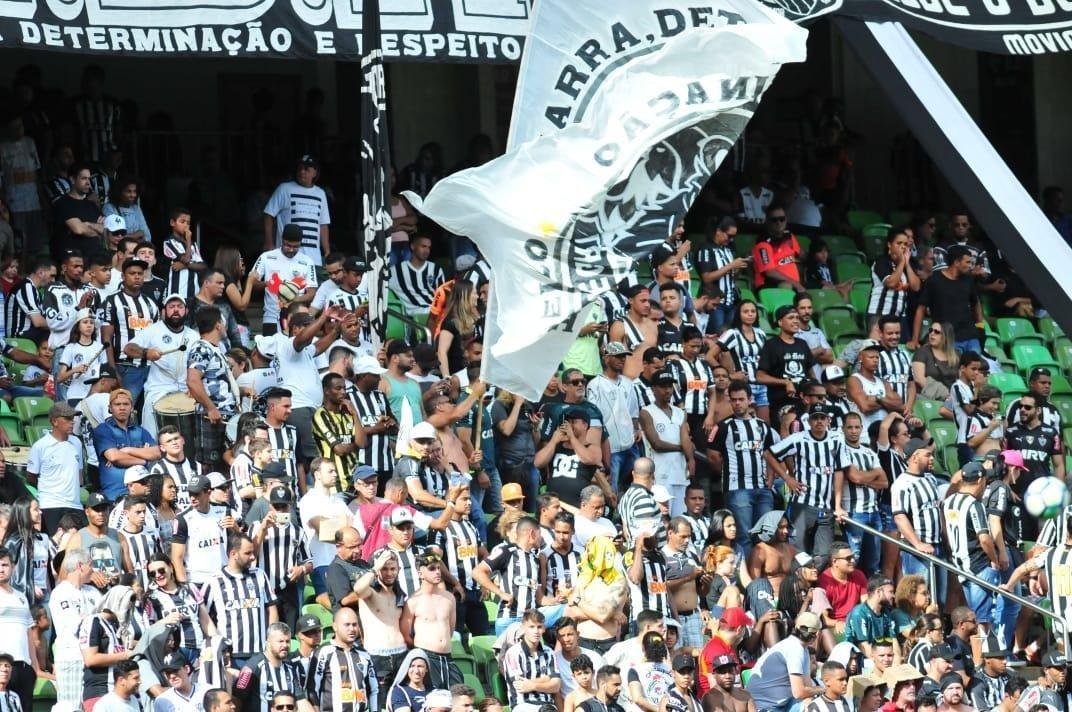 Torcida do Atltico acompanha duelo contra o Palmeiras, no Independncia