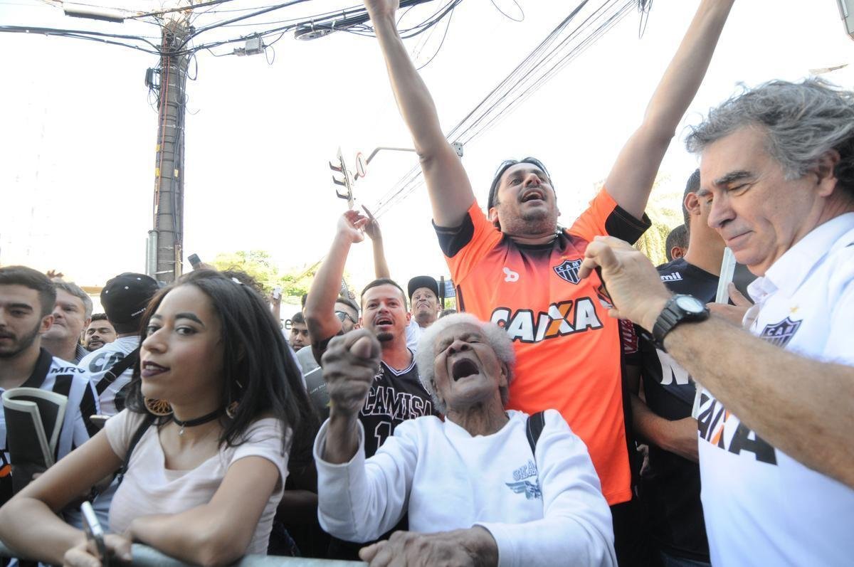 Com festa dos torcedores, Conselho Deliberativo do Atltico aprovou construo do estdio