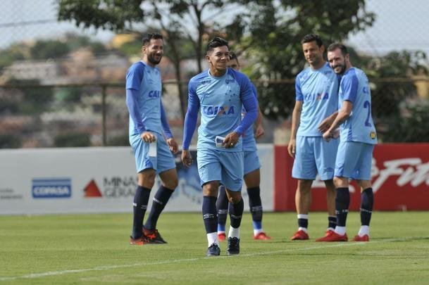 Mano Menezes montou Cruzeiro que deve encarar o Villa Nova no sbado e promoveu trs mudanas em relao ao ltimo jogo: Murilo entrou na vaga de Leo, Egdio no lugar de Marcelo Hermes e Robinho deu lugar a Ariel Cabral