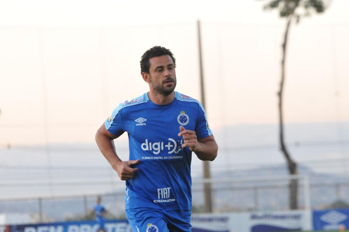 Cruzeiro iniciou sua intertemporada nesta segunda-feira na Toca da Raposa II. Tcnico Mano Menezes contou com elenco completo. Grupo agora comea preparao para decises com Atltico na Copa do Brasil, River Plate na Copa Libertadores e 29 rodadas restantes do Campeonato Brasileiro