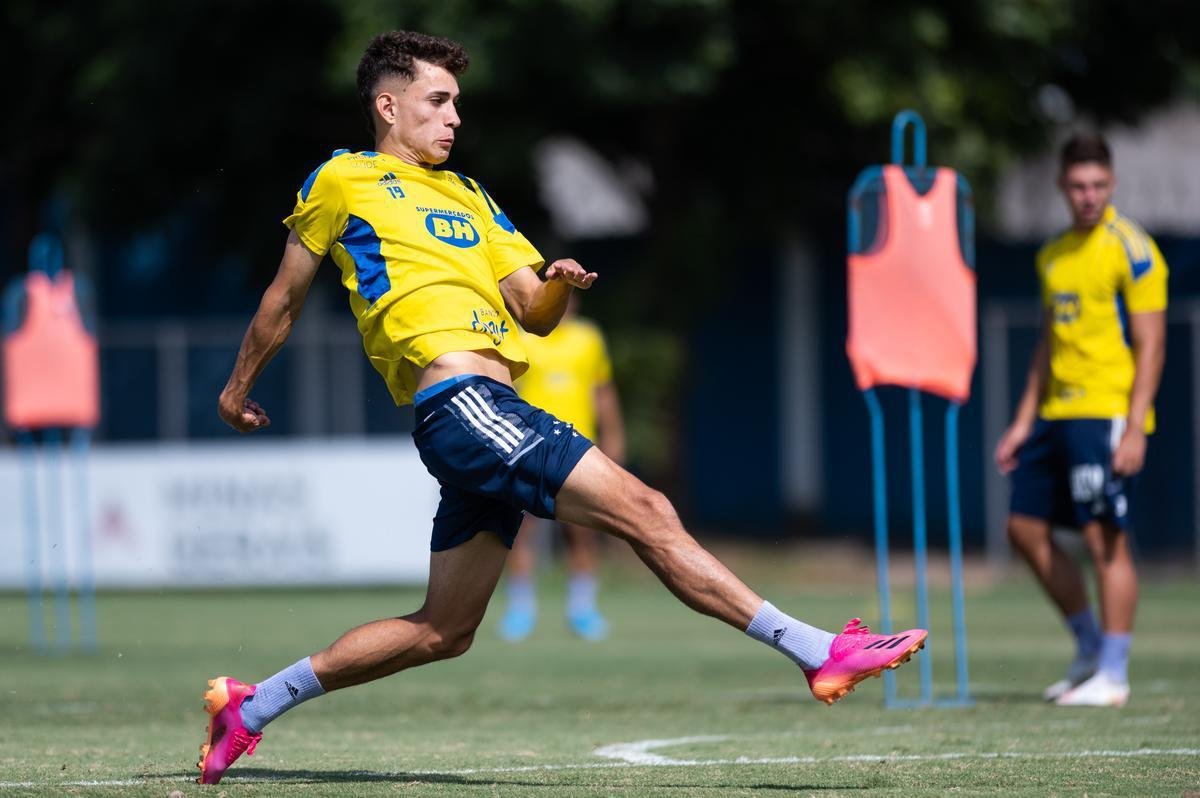 Cruzeiro precisa vencer o Amrica por dois gols de diferena para ir  final do Mineiro 