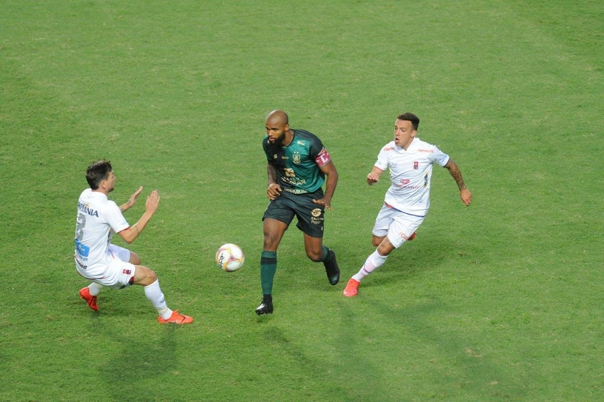 América x Paraná: veja fotos do jogo no Independência