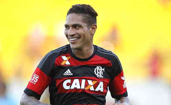 Guerrero comemora gol marcado pelo Flamengo em abril de 2016: foram 43 ao todo