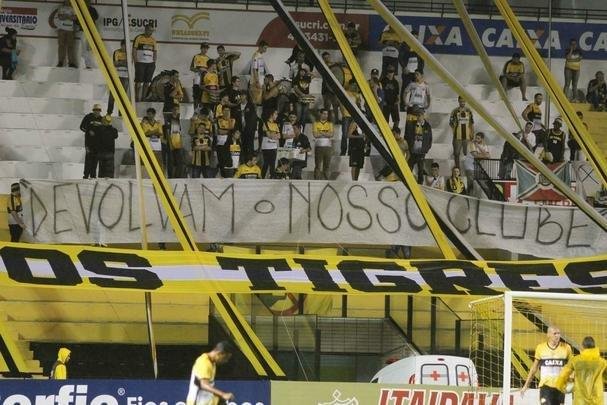 Fotos da vitria de virada do Amrica sobre o Cricima no Estdio Heriberto Hulse, em Cricima, pela Srie B