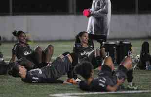 Reportagem acompanhou rotina de treinos do time feminino do Atltico