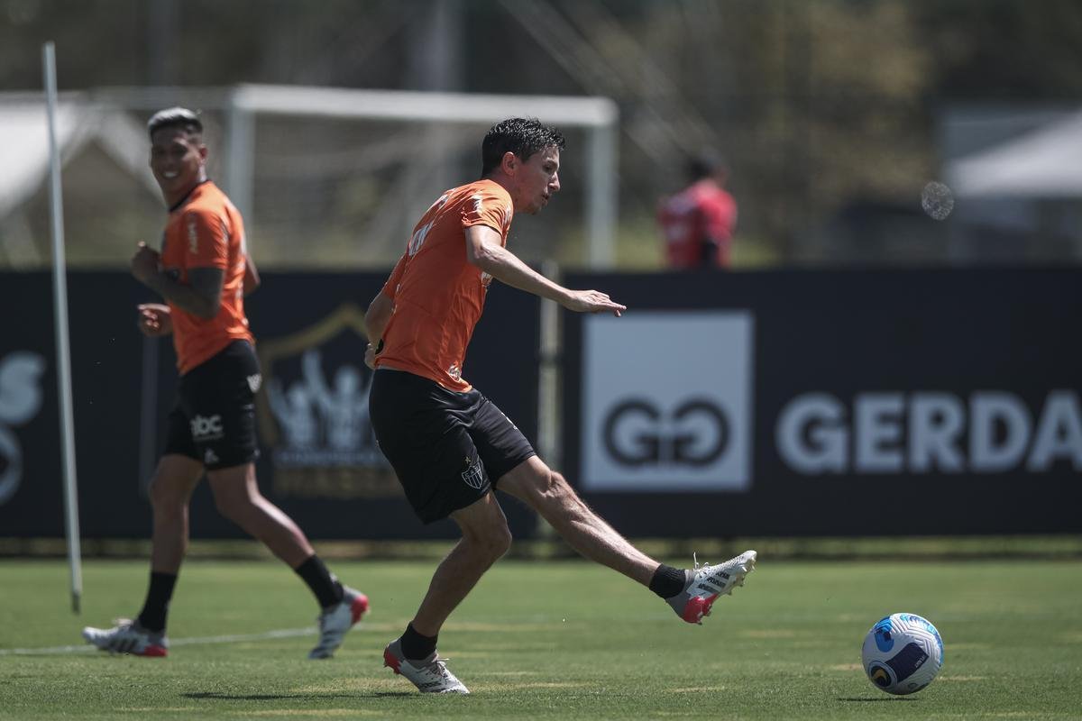 Fotos do primeiro treino de Junior Alonso no retorno ao Atltico