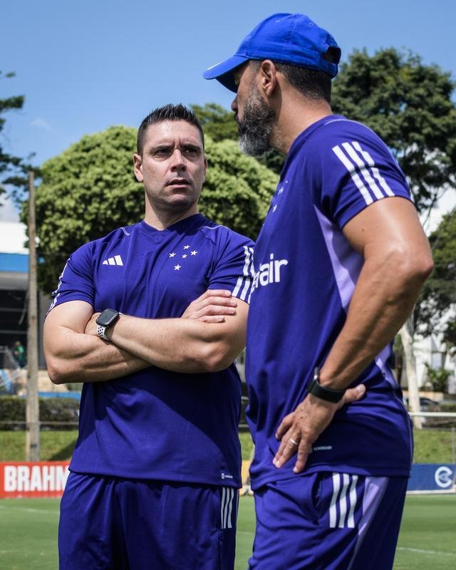 Fotos do primeiro treino do tcnico portugus Pepa no Cruzeiro