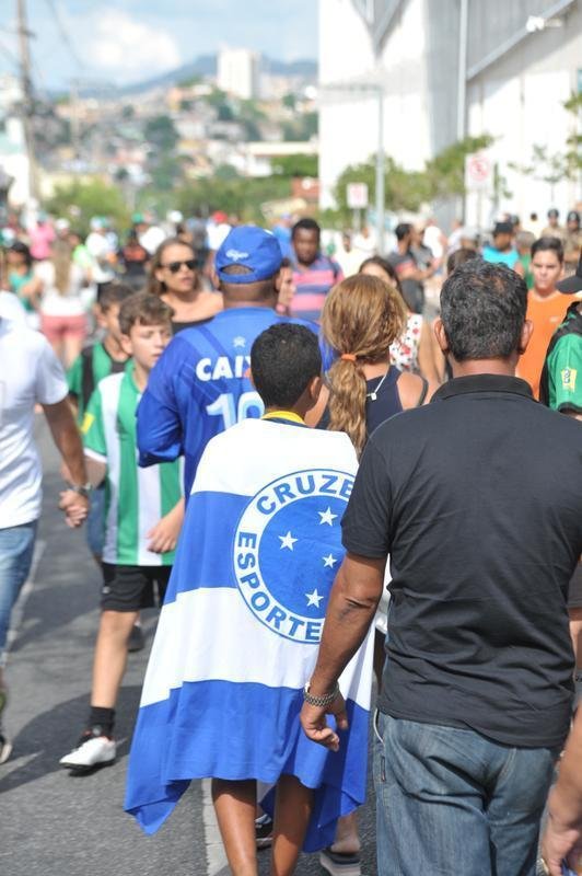 Imagens das torcidas de Amrica e Cruzeiro no clssico deste domingo, no Independncia, pela partida de ida da semifinal do Campeonato Mineiro
