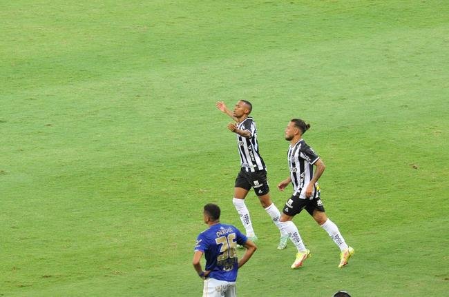 Ademir entrou no segundo tempo e fez o gol da virada do Atltico nos acrscimos
