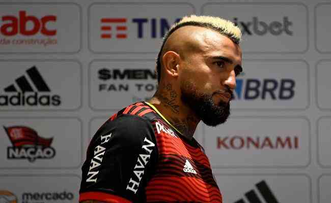 Vidal tomou conhecimento da morte do pai aps o treino do Flamengo, na manh desta tera-feira