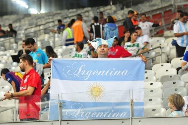 Torcedores na partida entre Argentina e Paraguai, no Mineiro, pela Copa Amrica