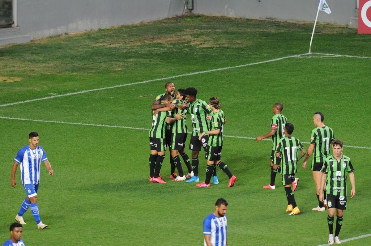 No segundo tempo, o CSA empatou com gol de cabea de Rodrigo Pimpo. Mas, logo depois, Amrica voltou  frente do placar, com gol do zagueiro Messias