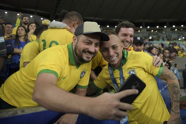 Seleção Brasileira derrota Peru por 3 a 1, conquista Copa América e ergue a taça no Maracanã; veja as fotos da festa do Brasil