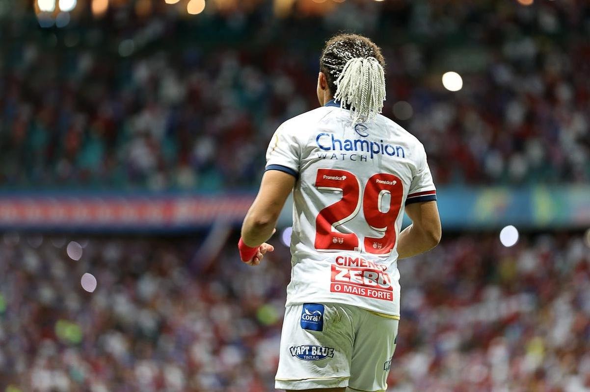 Vitor Jacar marcou dois gols e deu a vitria ao Bahia sobre o Cruzeiro, na Fonte Nova, em Salvador, pela primeira rodada da Srie B