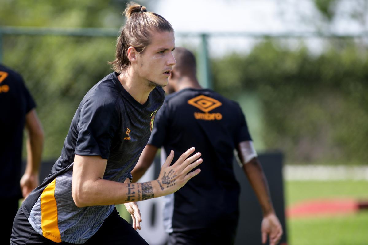 Nesta quinta-feira, sob o comando do treinador Daniel Paulista, Sport realizou primeiro trabalho ttico aps retorno s atividades