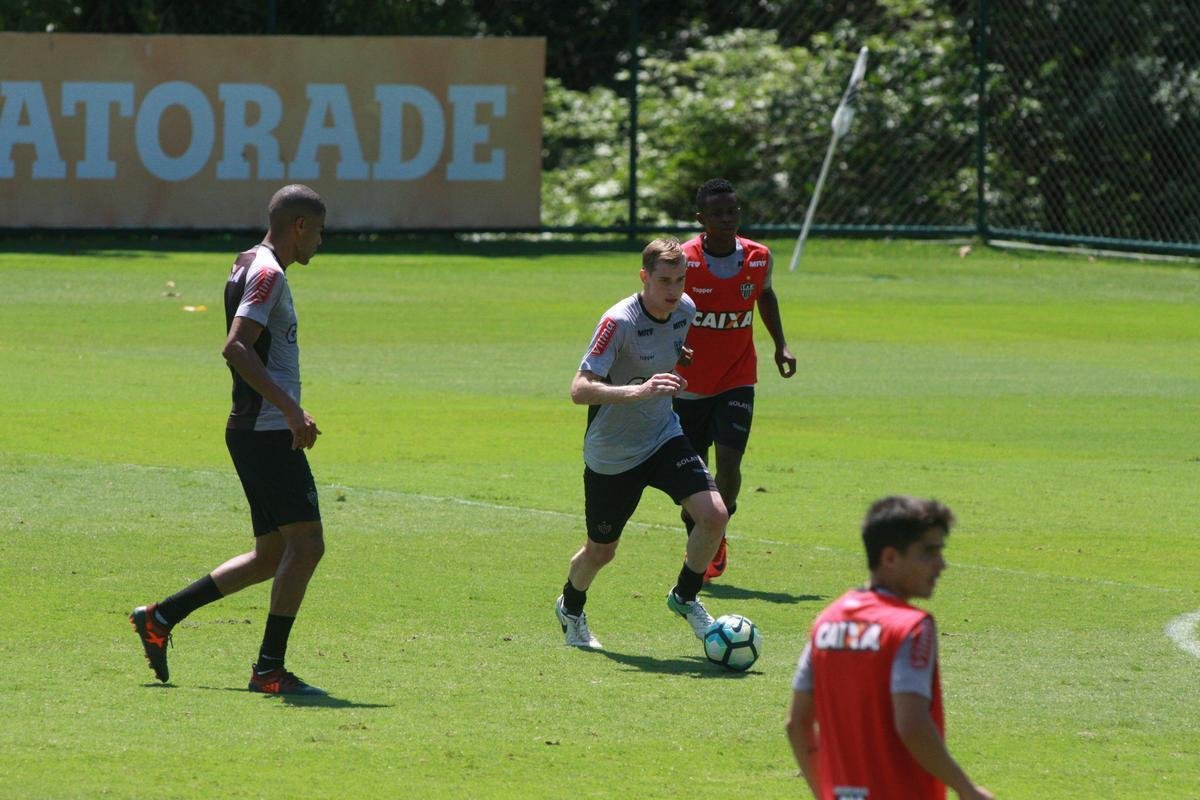 Elenco atleticano treinou, nesta quarta-feira, na Cidade do Galo, visando ao confronto contra o Grmio