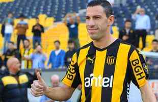 Maxi Rodrguez, meia do Pearol, possui rodagem no futebol internacional e  um dos destaques do time uruguaio