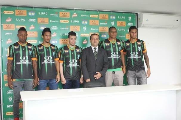 Zagueiro Cardoso, os meias Diego Lopes e Eisner Loboa, e os atacantes Nixon e Michael foram apresentados pelo presidente Anderson Racilan