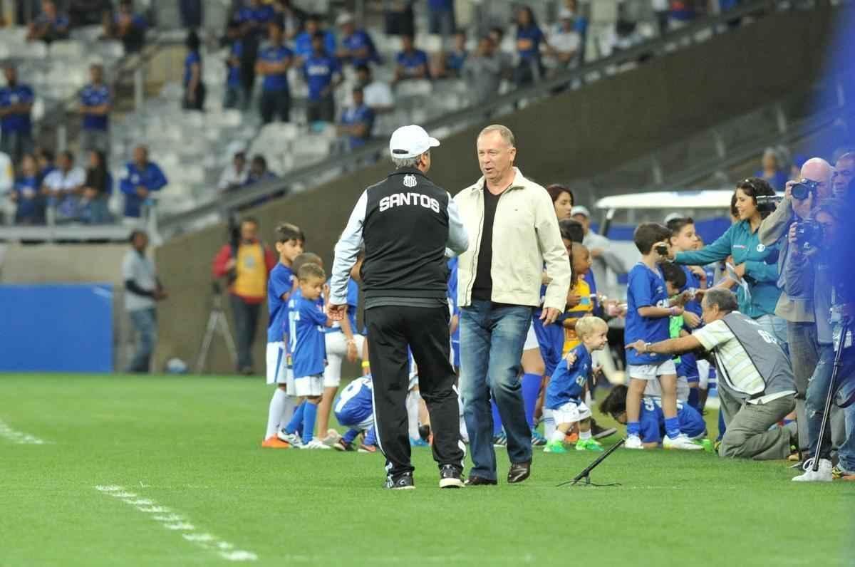 Imagens da torcida e da partida entre Cruzeiro e Santos, no Mineiro