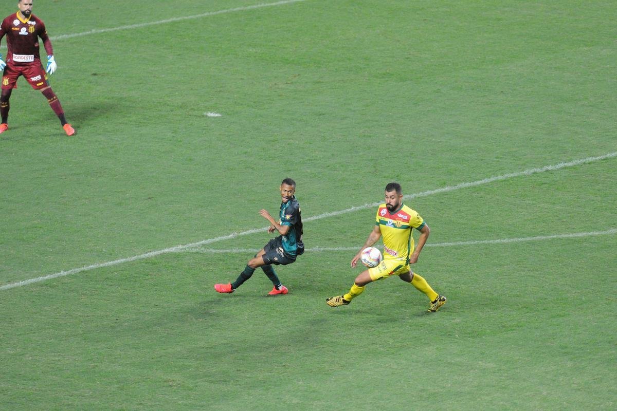 Fotos do jogo entre Amrica e Sampaio Corra, no Independncia, em Belo Horizonte, pela 27 rodada da Srie B do Campeonato Brasileiro