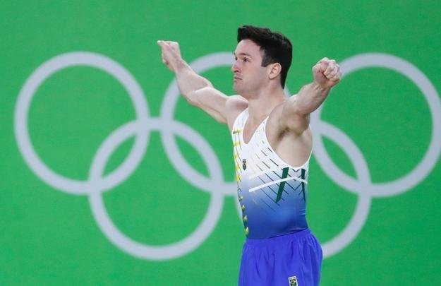 Hypolito ficou em segundo e garantiu a medalha de prata na prova de solo da ginstica