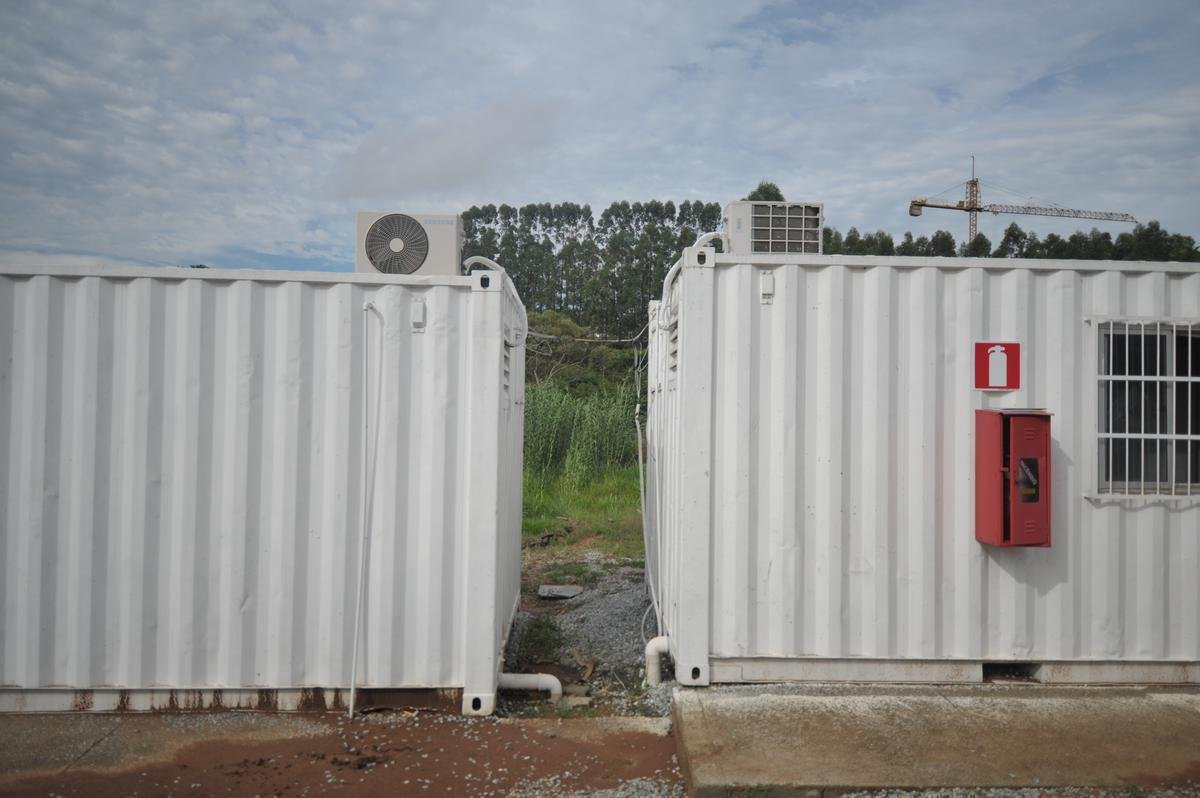 Amrica abriu Casa do Atleta, alojamento que recebe jovens das categorias de base do clube no Centro de Treinamento Lanna Drumond. Local abriga 60 jogadores. Segundo direo, contineres eram utilizados para receber atletas em perodo de testes, mas j esto desativados. Por falta de alvars da prefeitura de Contagem e laudo do Corpo de Bombeiros, Amrica realocou garotos em hotel de Belo Horizonte at regularizao do CT.
