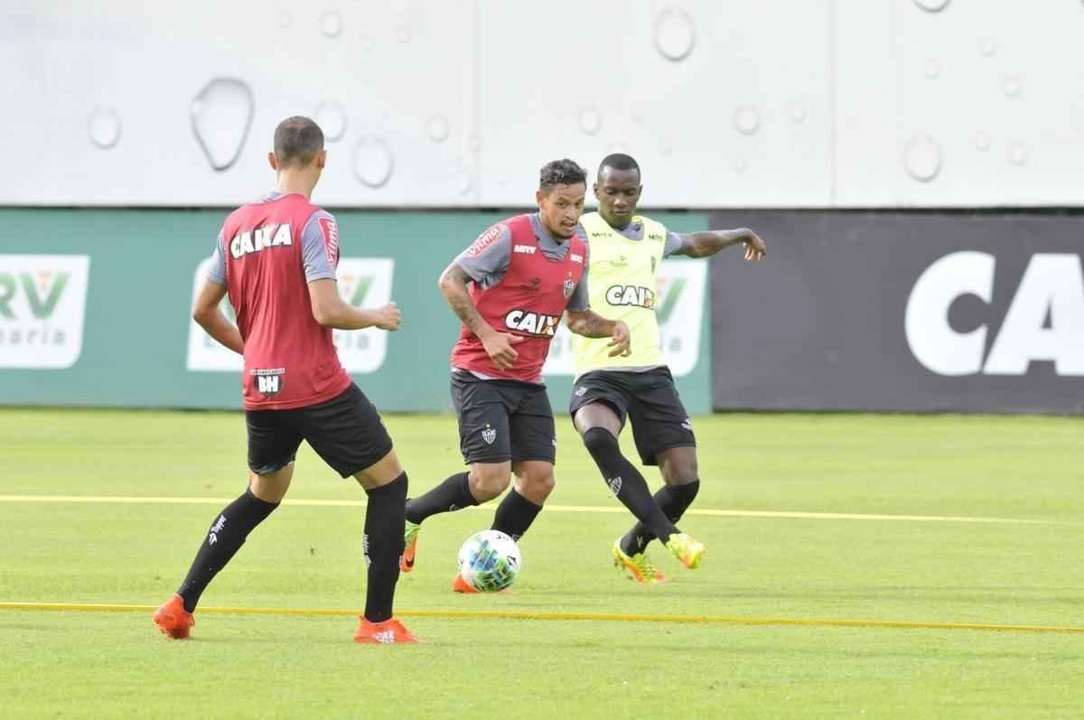 Jogadores que no foram titulares contra o Tombense, no sbado, treinam na cidade do Galo
