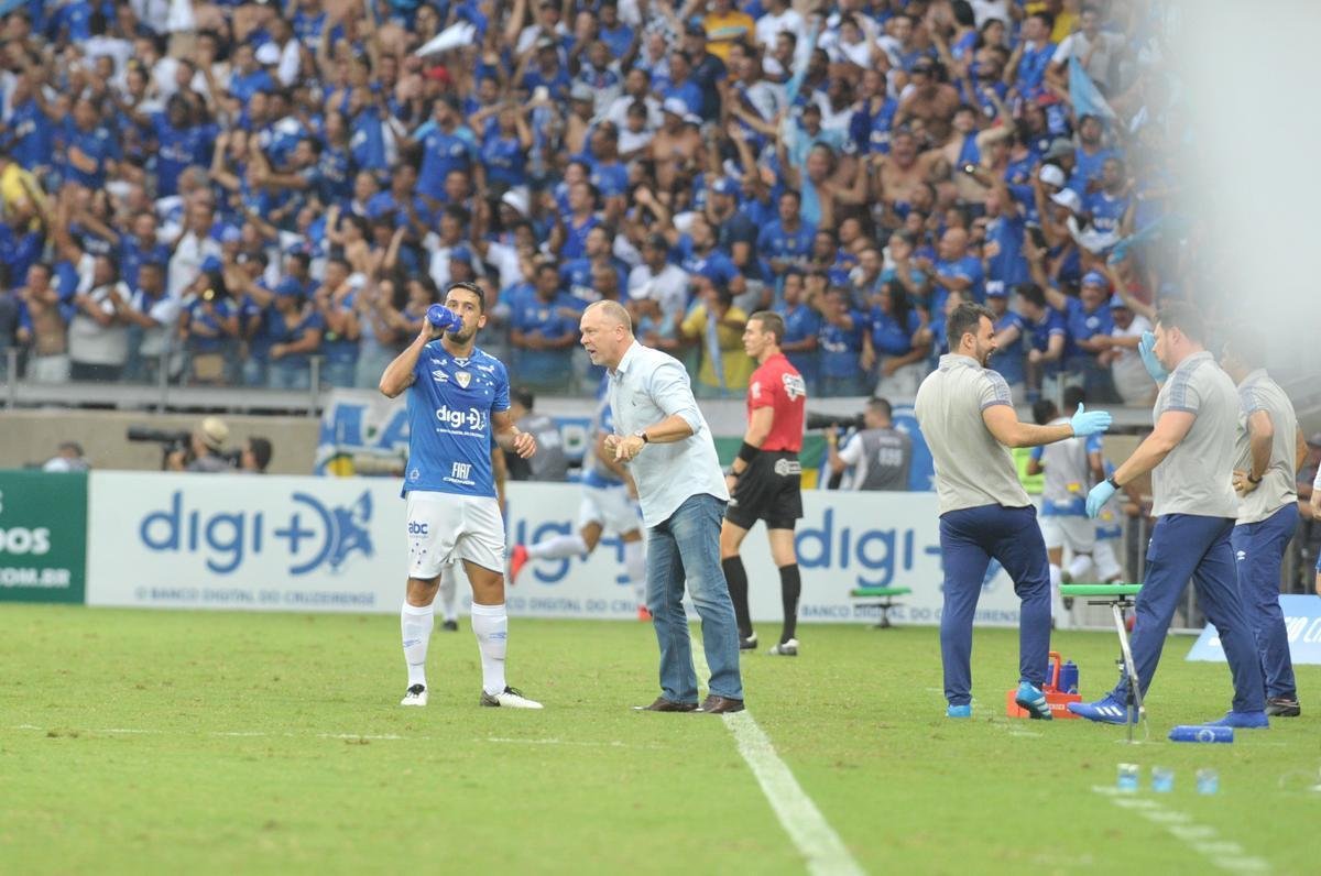 Fotos do segundo tempo do clssico entre Cruzeiro e Atltico, pela final do Mineiro