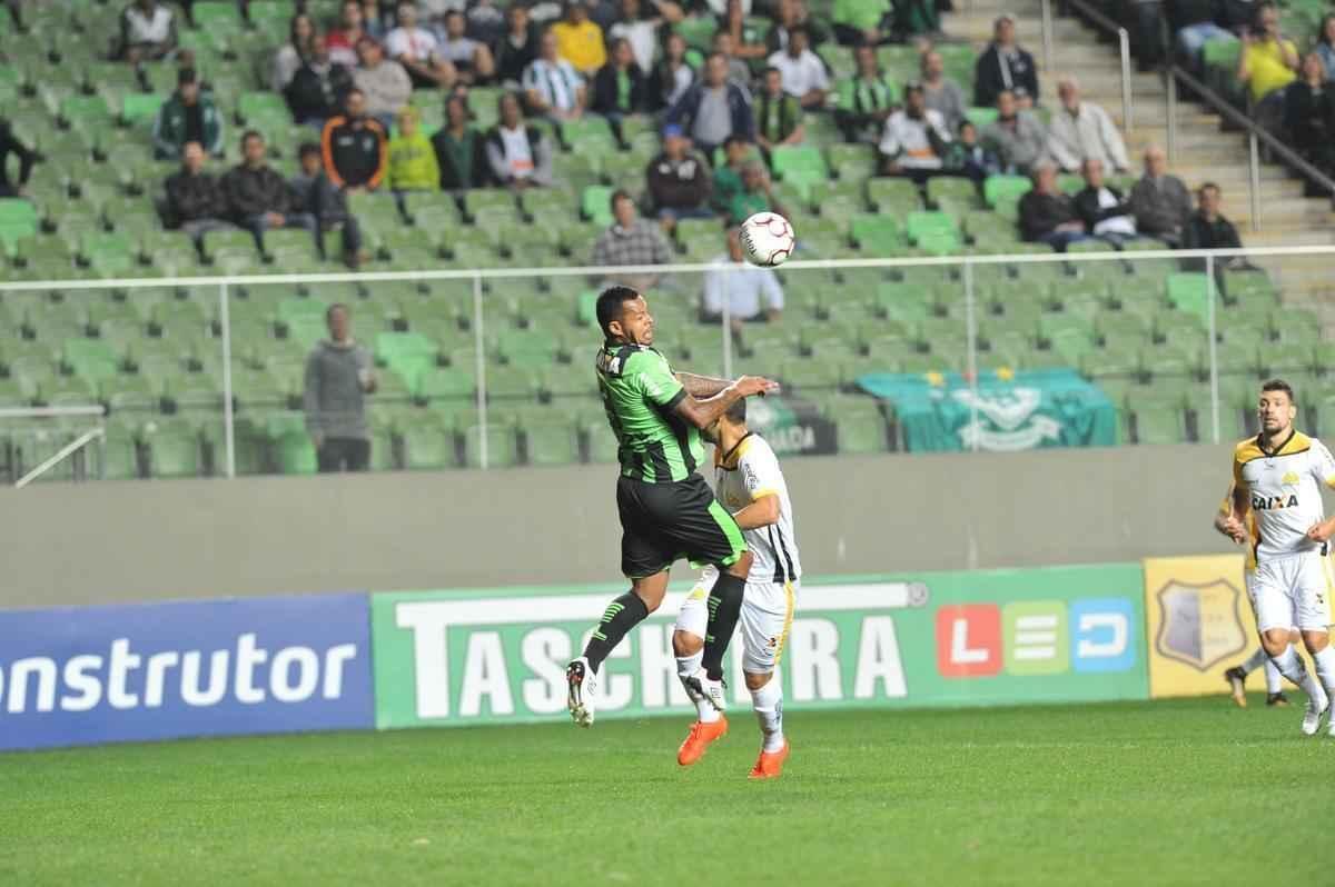 Imagens da partida entre Amrica e Cricima, no Independncia, pela Srie B do Brasileiro