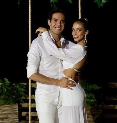 Kaká passou com a companheira em Fernando de Noronha