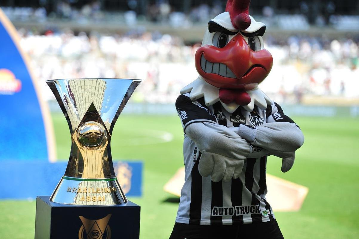 Trofu do Campeonato Brasileiro de 2021, conquistado pelo Atltico