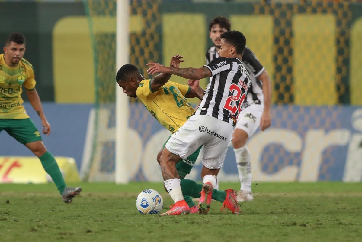Cuiab e Atltico se enfrentaram pela nona rodada da Srie A do Campeonato Brasileiro