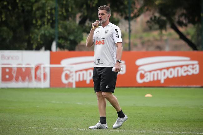 Vagner Mancini* - quatro vitórias, cinco empates e quatro derrotas - 43,5% de aproveitamento - *não foi demitido, mas não teve contrato renovado em 2019