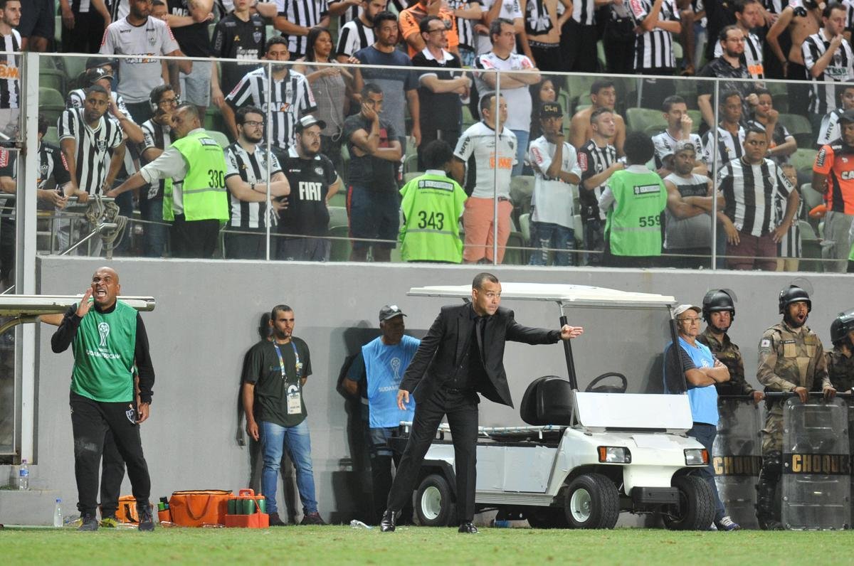 Atltico insistiu no segundo tempo, no conseguiu o terceiro gol e foi eliminado